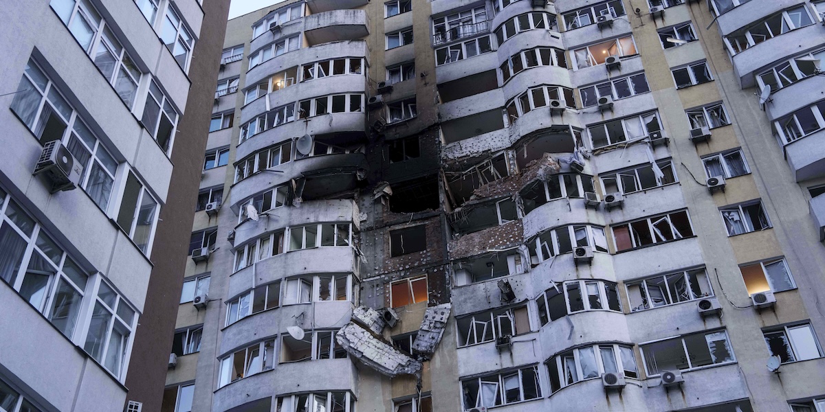 Un massiccio attacco russo con droni e missili sull’Ucraina ha ucciso quattro persone, di cui tre a Kiev